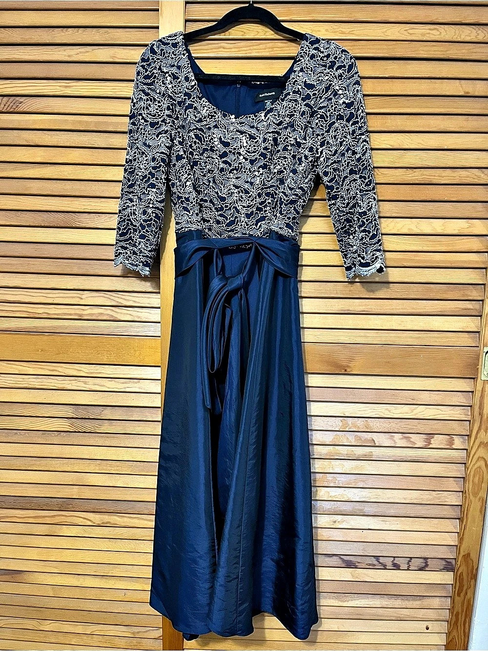 R&M Richards Floral Lace Maxi Dress Blue Size Large Like New